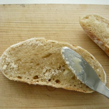 フランスパン使用です。
ダブル甘！大好き。メープルシロップに砂糖にバター！
カロリーが怖いけど（笑）食べちゃいました。ごちそうさまです＾＾♪